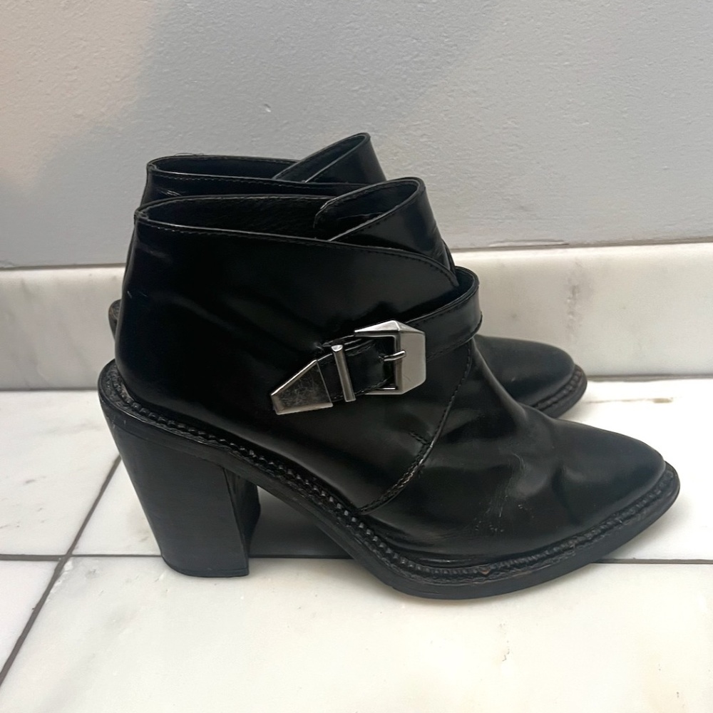 TOPSHOP WOMEN’S PATENT LEATHER ANKLE BOOTIES, SIZE US 7.5, BLACK